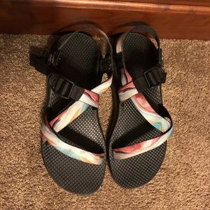 Women’s Chaco’s - LIKE NEW!